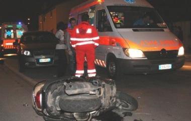 Fuori pericolo la donna coinvolta nello scontro tra auto e Vespa