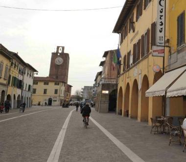 Uno scorcio di corso Matteotti a Cascina 