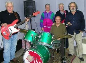 I ragazzi degli anni 50 che restano giovani suonando rock'n'roll
