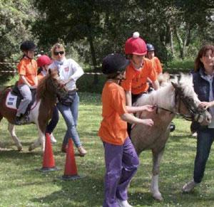 Un momento della festa delle scuole organizzata dal Coni a Tirrenia