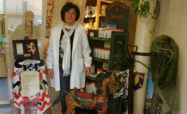  L'erboristeria La Gemma è da 8 anni in piazza Montanelli, il centro della città; ...
