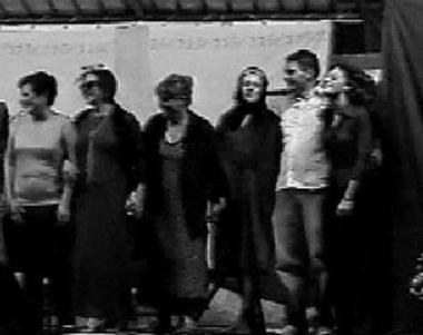La compagnia in scena a Lari    