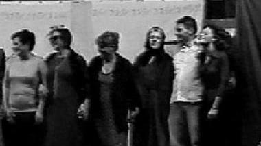 La compagnia in scena a Lari