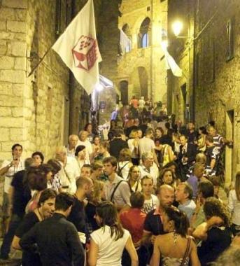 Suvereto gremito di turisti 
