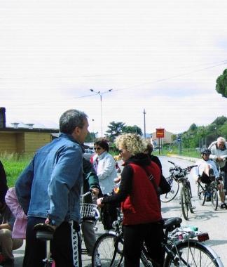 Un momento della cerimonia inaugurale della pista ciclabile   