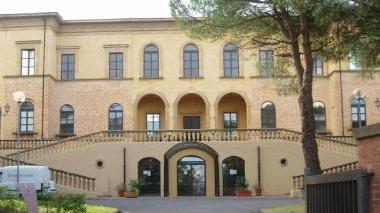 L’esterno della casa di riposo Santa Chiara