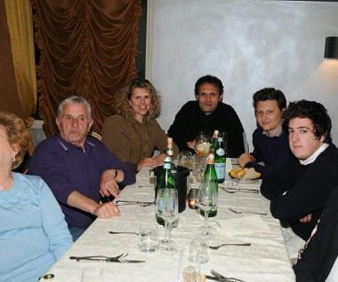 In alto il ristorante S.Colombano Sopra omaggio a Jessica Barsotti da parte della Glou Glou 