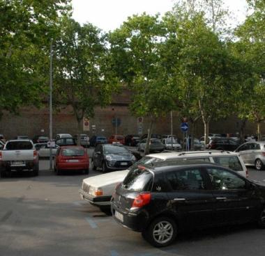 PIAZZA DE MARIA Qui potrebbe essere scavato un parcheggio sotterraneo da 300 posti 