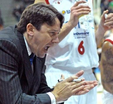 Maurizio Lasi nel debutto biancorosso ai playoff apr&igrave; con un -20 A destra Pillastrini: in una finale playoff di Lega2 ne ha presi 31 