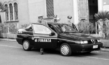 La guardia di finanza di Firenze ha smantellato la rete di vendita degli aspirapolvere anti asma 