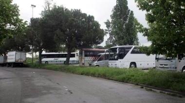 Alcuni bus turistici al parcheggio di fianco allo stadio: i ladri sono tornati in azione