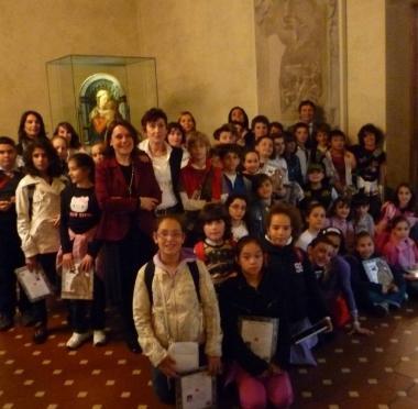 Gli alunni e le insegnanti della scuola primaria Carducci di Fucecchio che hanno visitato Palazzo Medici Riccardi 