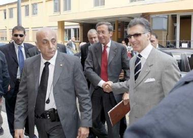 Larrivo del presidente della Camera, Gianfranco Fini Sopra a destra il pubblico che ha assistito alla relazione al Polo Carmignani  