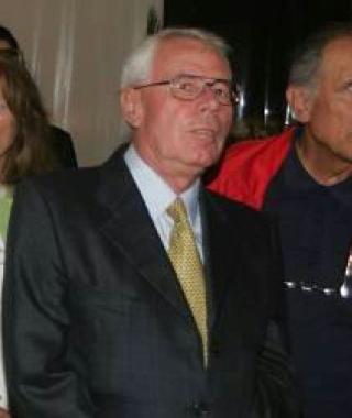 <b>CENTRODESTRA</b> Gli assessori Di Vincenzo e Casamanti Il sindaco Altero Matteoli In alto il palazzo comunale di Orbetello     