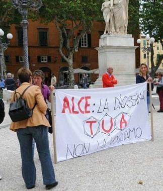 La protesta in piazza Napoleone (Vip) 