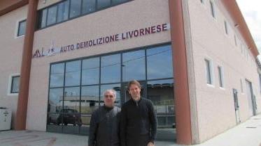 A sinistra, Lido Giusti e Riccardo Gelli davanti alla nuova sede dell’azienda