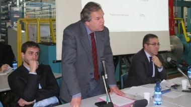Sopra uno scorcio del Museo della Linea Gotica a sinistra il consiglio comunale