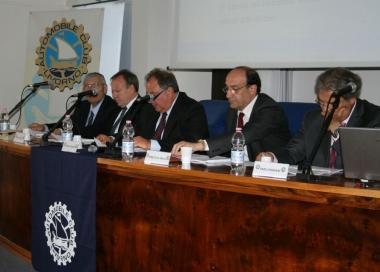Il tavolo della presidenza allAssemblea dellAci livornese 