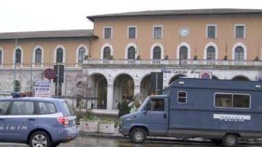 Controlli della polizia nella zona della stazione