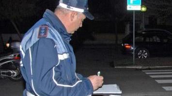 Chiede l'elemosina con il figlio in tasca ha 300 euro: denunciata