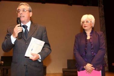 Il Prefetto Domenico Mannino e Elisa Amato dirigente dellUfficio scolastico provinciale ieri durante liniziativa alla Goldonetta      