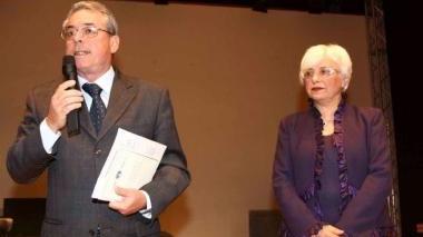 Il Prefetto Domenico Mannino e Elisa Amato dirigente dell’Ufficio scolastico provinciale ieri durante l’iniziativa alla Goldonetta