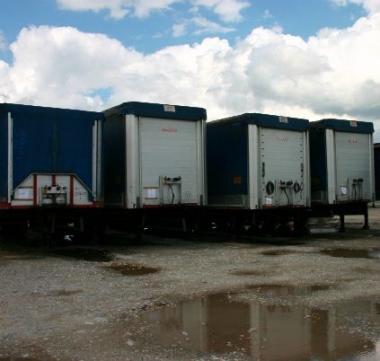 I camion sequestrati dalla polizia stradale a Porcari 