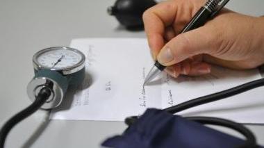 Un certificato vecchio stile compilato a penna