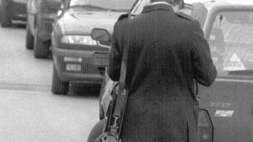 Un’agente della polizia municipale in servizio