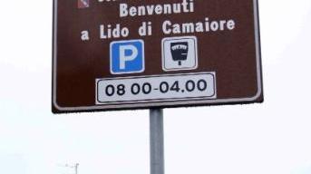 <b>ORARI.</b> Il cartello del parcheggio