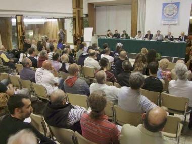 Lassemblea dei pescatori sub al Golf Hotel di Tirrenia 