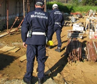 Controlli dei vigili urbani Nellultimo mese sono state emesse dieci ordinanze di demolizione 