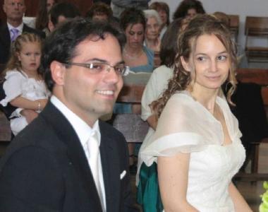 Gianluca ed Elena davanti all'altare