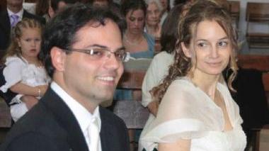 Gianluca ed Elena davanti all'altare