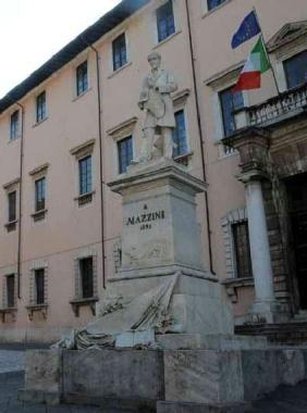 La statua di Mazzini 