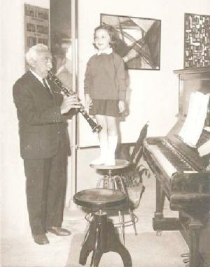 Daniela Soria a 4 anni con il nonno