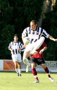 Il difensore Garbini in azione durante un match al Solvay Oggi &egrave; atteso ad unaltra prova importante in retroguardia 