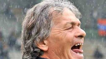 Bianconi e a fianco il gol di Pifferi contro la squadra aretina in campionato