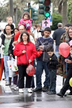 Lo sprint di Petacchi: l'omaggio del Giro ai morti della strage