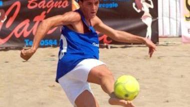 Due momenti del Memorial su sabbia intitolato a Matteo Valenti, morto sul lavoro