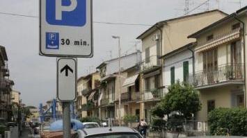 Il contestato parcheggio in via Garigliano