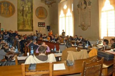 Una seduta del consiglio comunale a Palazzo di Giano 