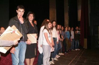 Un gruppo di studenti premiati 