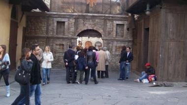 In via Roma spunta un'antica porta