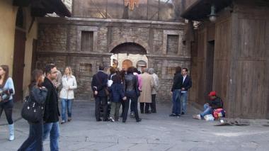 In via Roma spunta un'antica porta