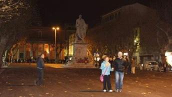 <b>PIAZZA VENTI BY NIGHT.</b> Un punto della città che è stato spesso teatro di violenze
