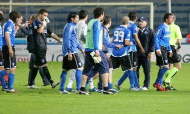 Momenti di tensione alla fine della partita che gli azzurri hanno perso al Castellani contro il Brescia 
