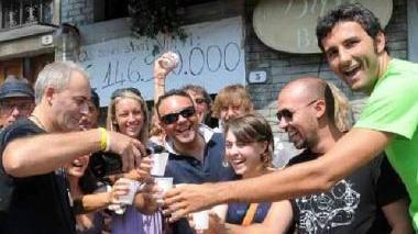 Bagnone in festa per la super vincita