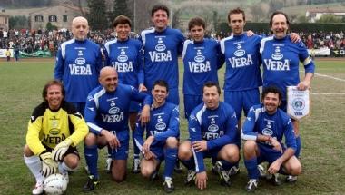 Una recente formazione della Nazionale cantanti   
