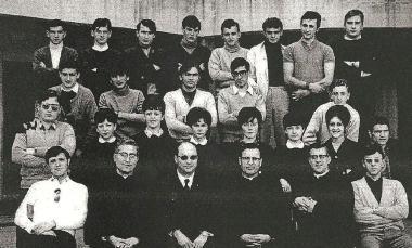 Una foto degli studenti insieme ai Padri Dehoniani 